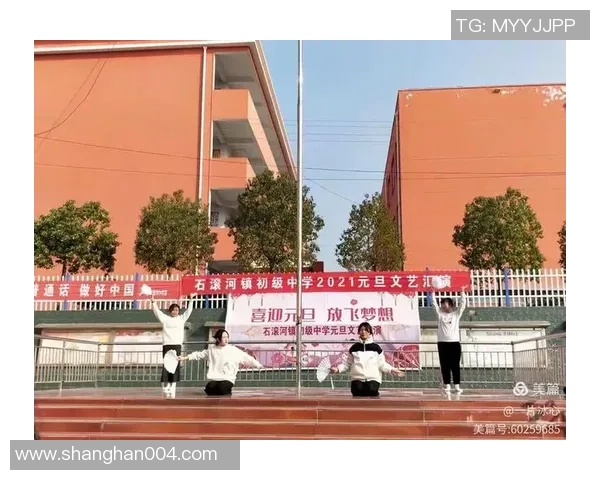 从金桥到足球场的旅程探索与青春梦想的交汇